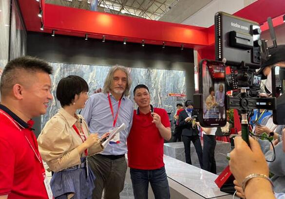 兩萬(wàn)多新品來(lái)襲金額近一千家參展商！佛山陶博會(huì)開(kāi)幕